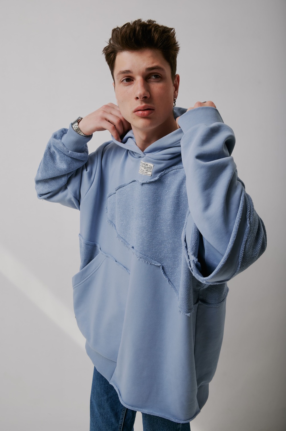 Стиль AMBIGRAM — худи оверсайз